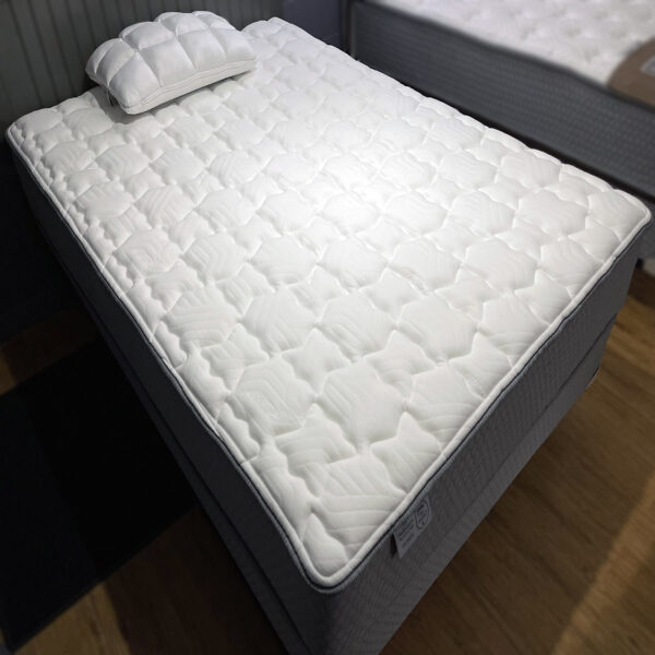 salem yankee mattress display